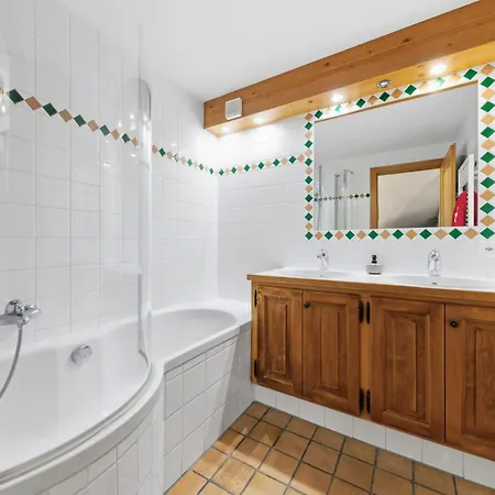 4-bedroom Mountain In By Guestlee シャレー