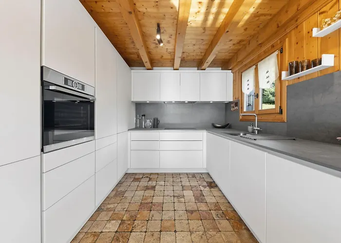 4-bedroom Mountain In By Guestlee Шале Вербье