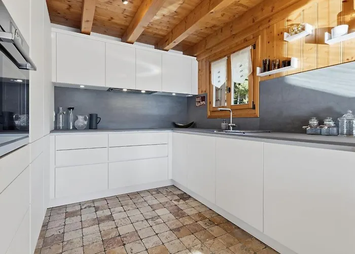 4-bedroom Mountain In By Guestlee Шале Вербье